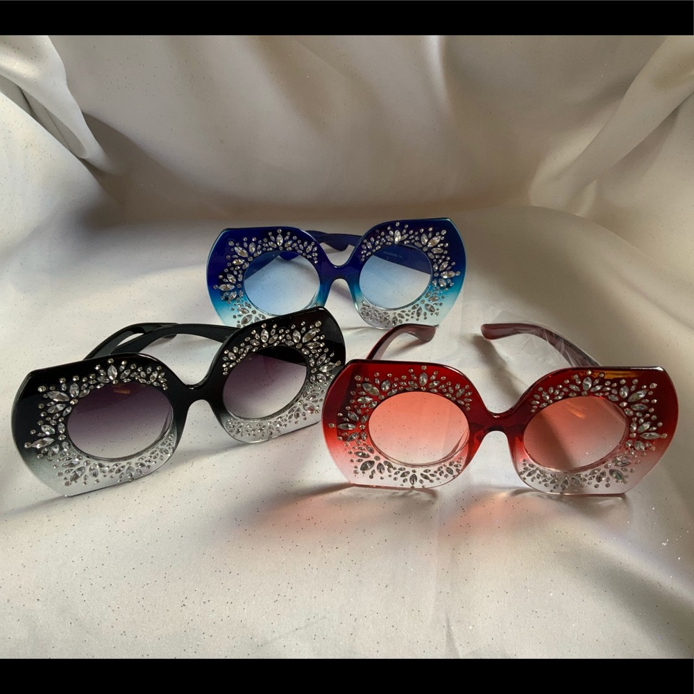 NWOT Women’s Retro Crystal OverSized Sunglasses